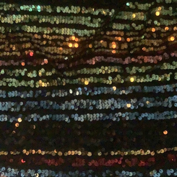 Vici size M sequin top. Fun flirty top with one sleeve. - Picture 11 of 11